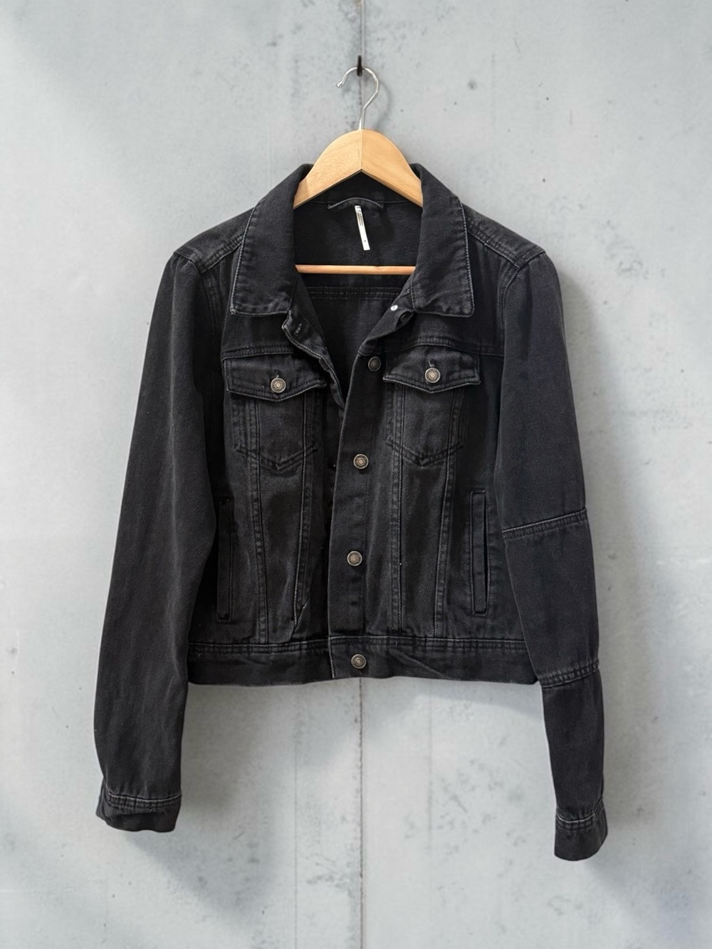 Free People Women’s Rumors Washed Black Denim Jacket! Medium!